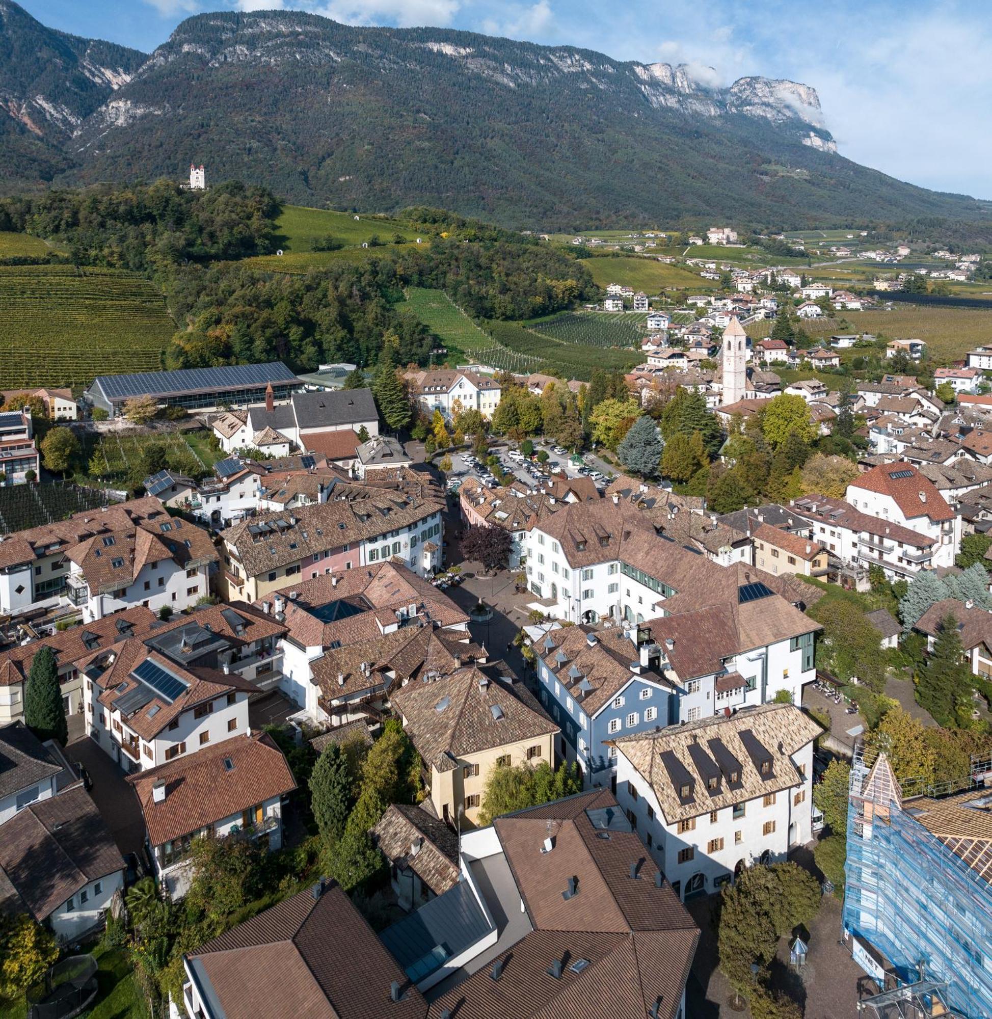 Schmitte Am Sonnenwirtsplatz Eppan In South Tyrol Appiano Sulla Strada Del Vino Exterior foto